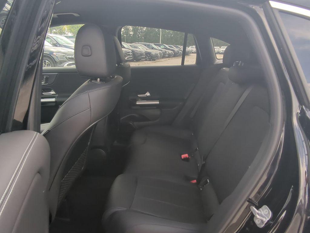new 2025 Mercedes-Benz GLA 250 car