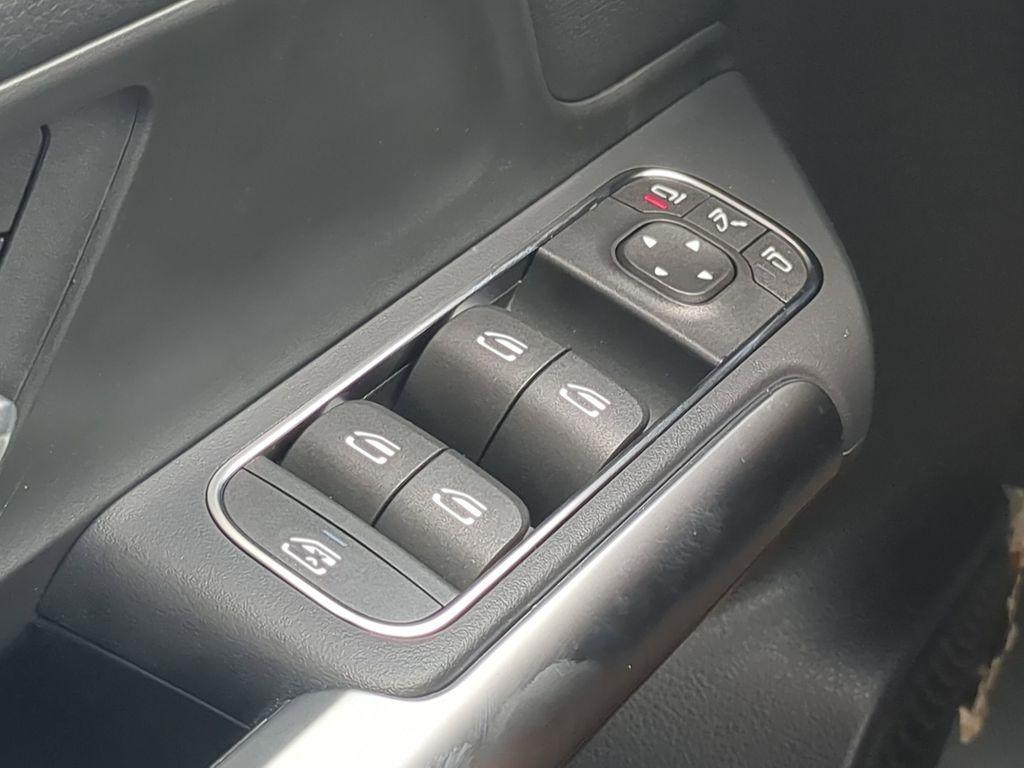 new 2025 Mercedes-Benz GLA 250 car