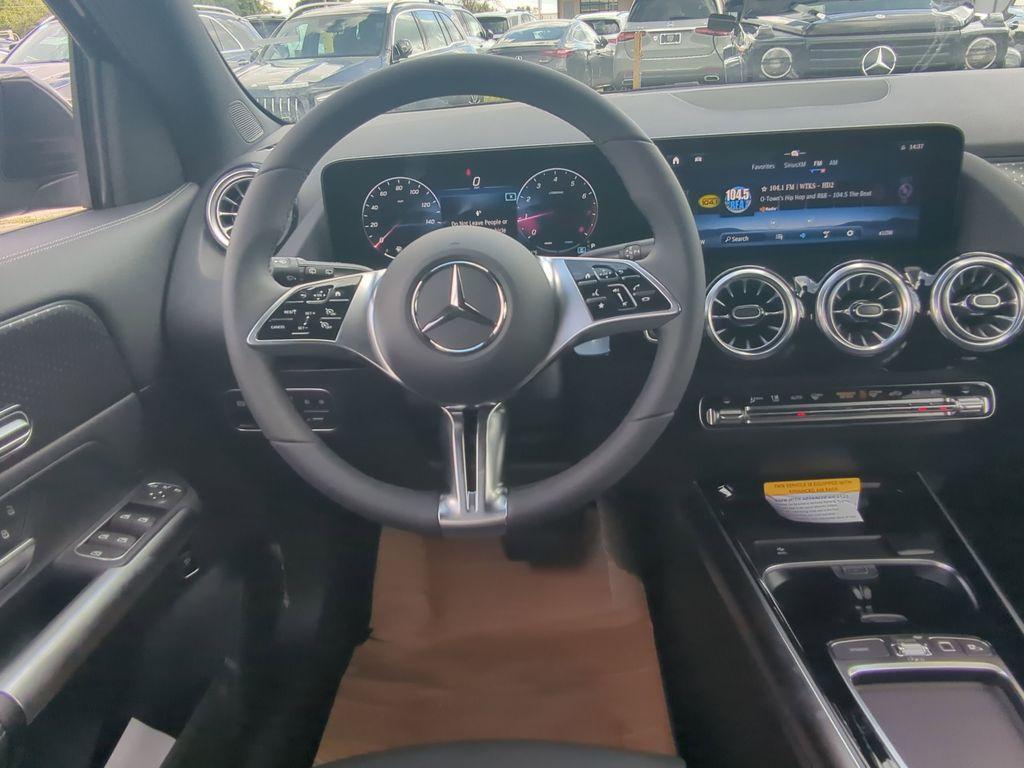 new 2025 Mercedes-Benz GLA 250 car