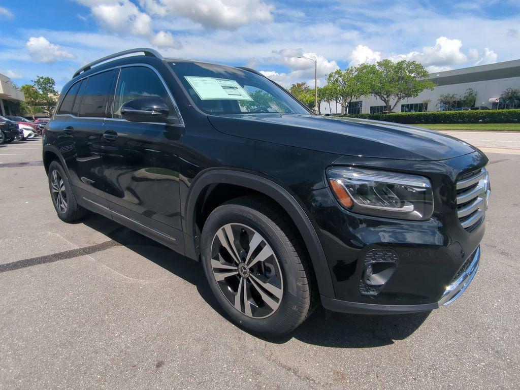 new 2025 Mercedes-Benz GLB 250 car