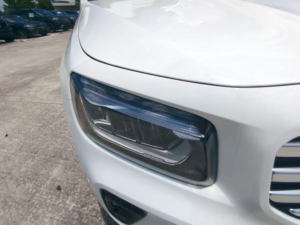 new 2025 Mercedes-Benz GLB 250 car