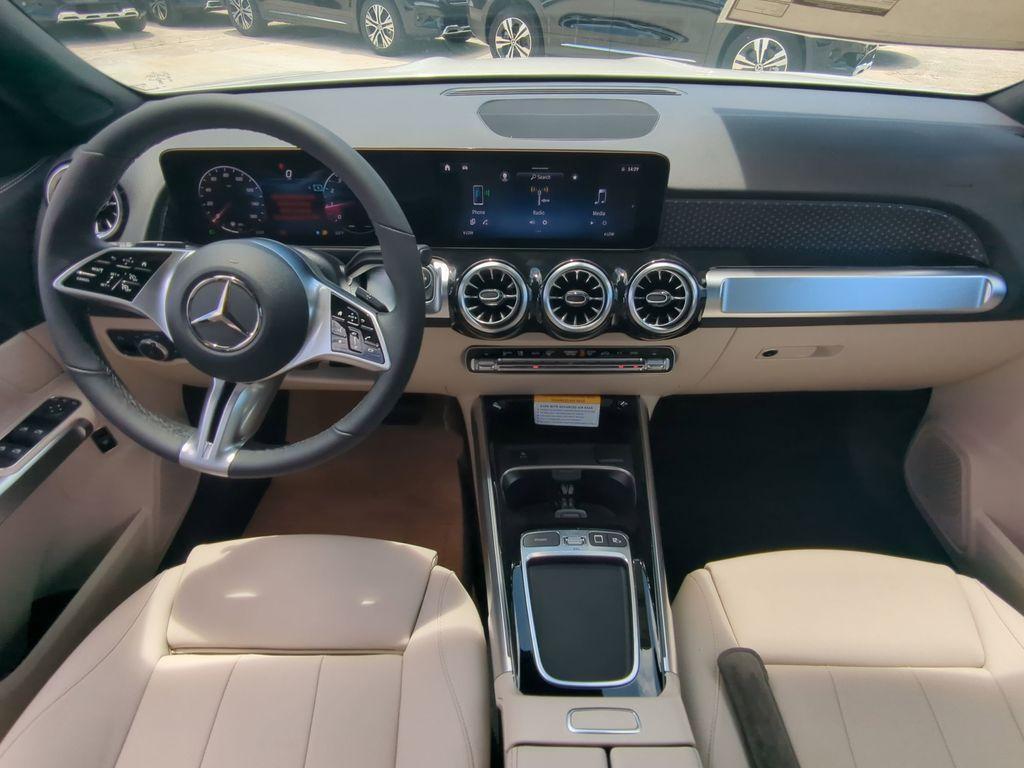new 2025 Mercedes-Benz GLB 250 car