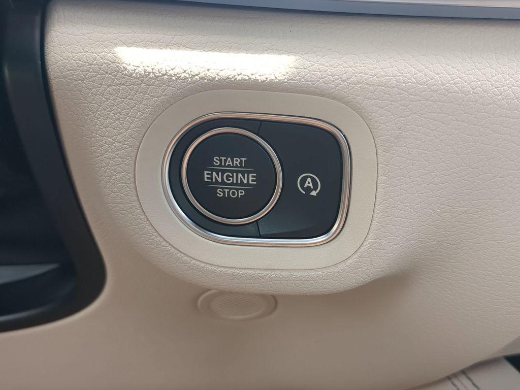 new 2025 Mercedes-Benz GLS 580 car