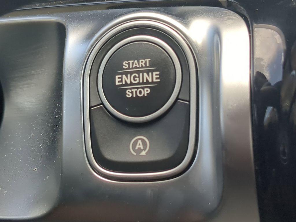 new 2025 Mercedes-Benz GLB 250 car
