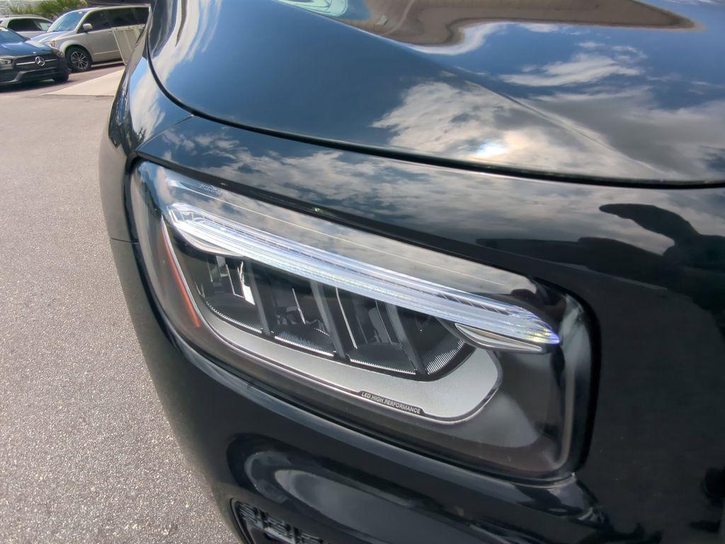 new 2025 Mercedes-Benz GLB 250 car