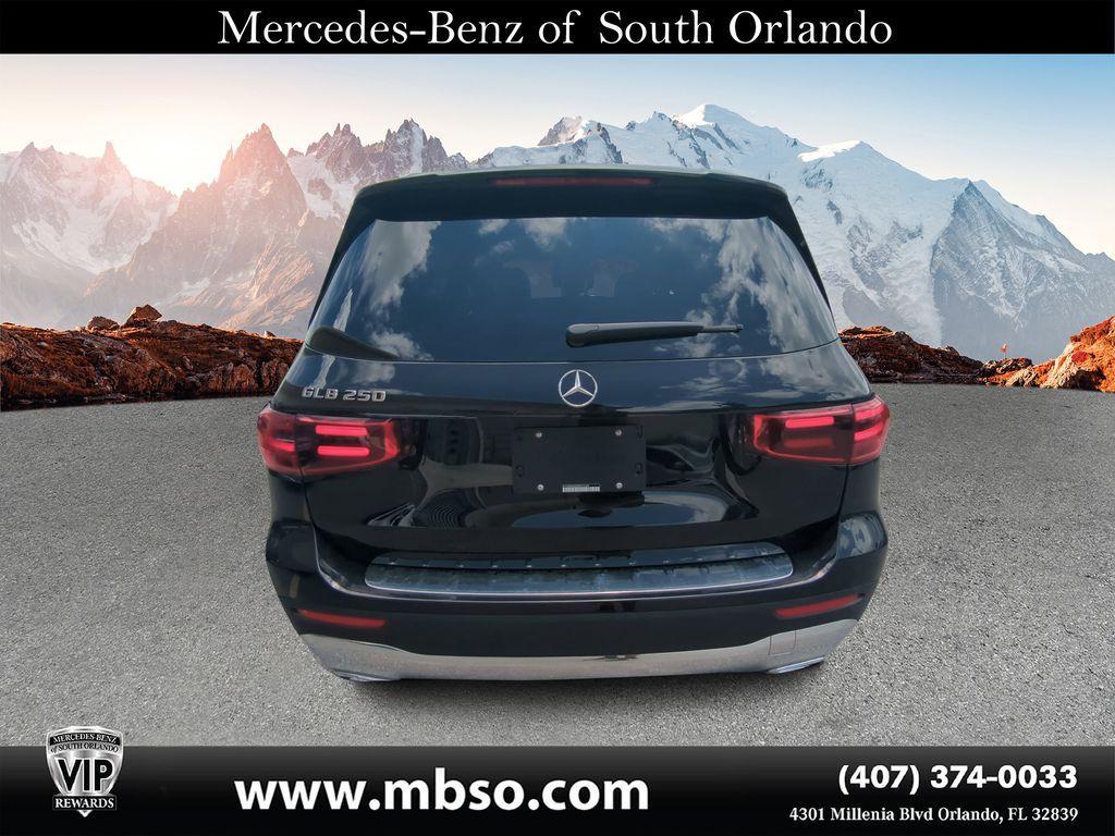 new 2025 Mercedes-Benz GLB 250 car