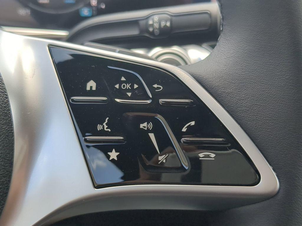 new 2025 Mercedes-Benz GLB 250 car