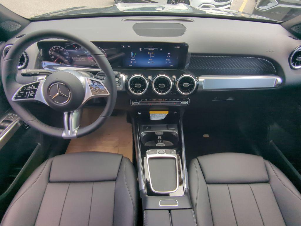 new 2025 Mercedes-Benz GLB 250 car