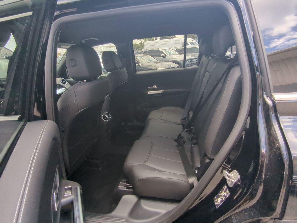 new 2025 Mercedes-Benz GLB 250 car
