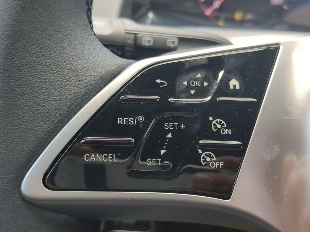 new 2025 Mercedes-Benz GLB 250 car
