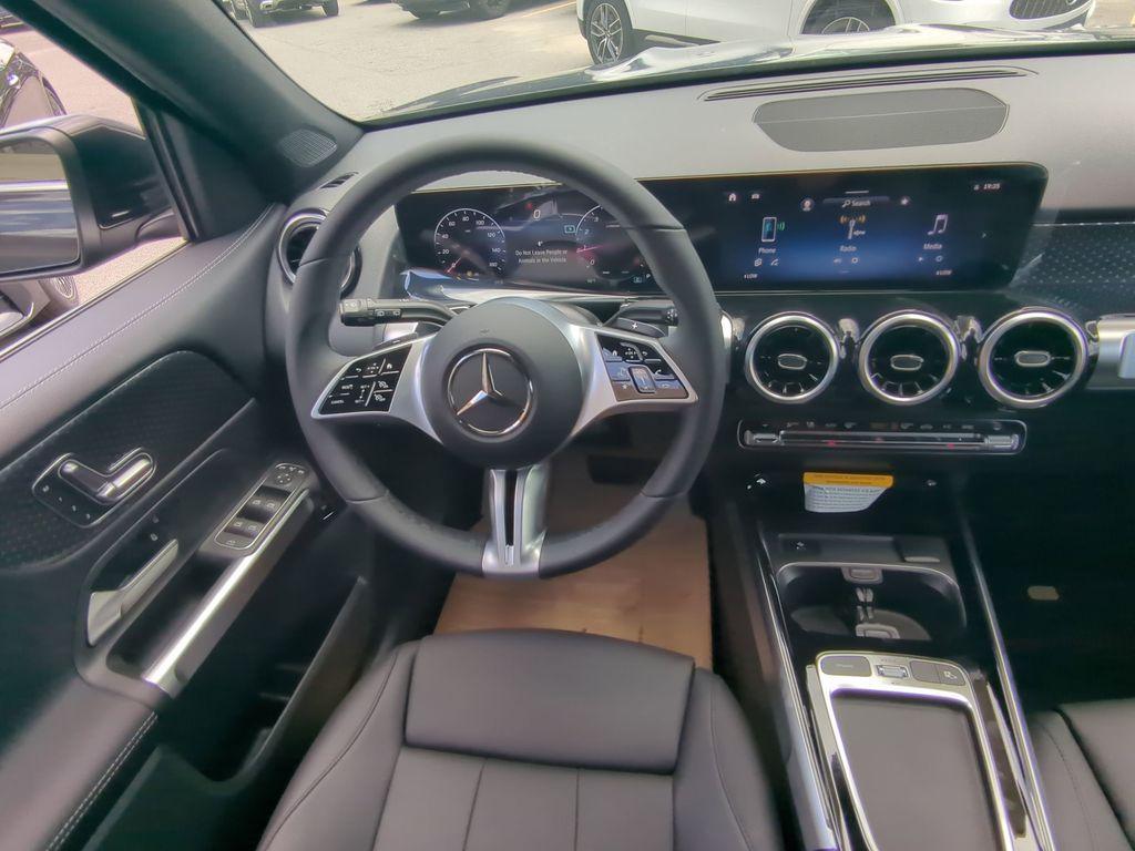 new 2025 Mercedes-Benz GLB 250 car