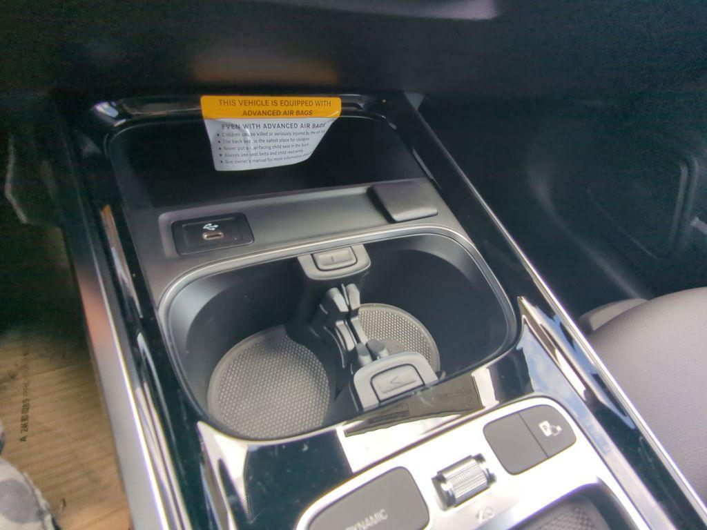 new 2025 Mercedes-Benz GLB 250 car