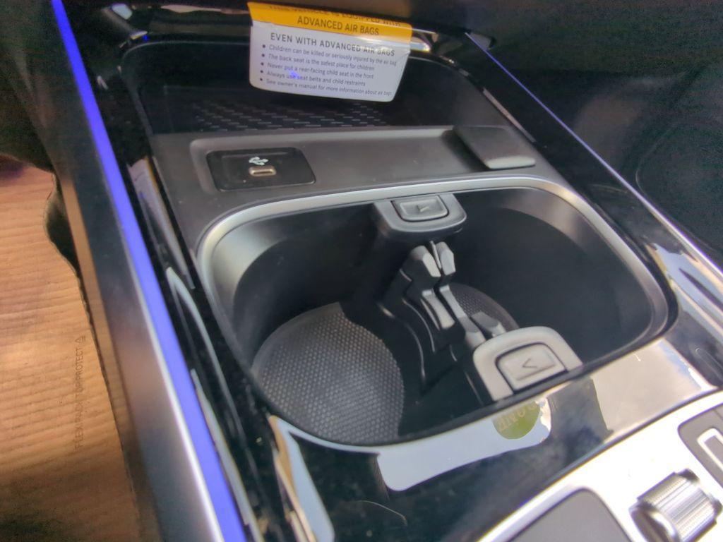 new 2025 Mercedes-Benz GLB 250 car