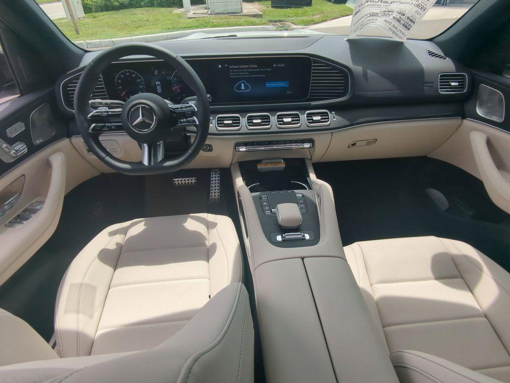 new 2025 Mercedes-Benz GLS 450 car