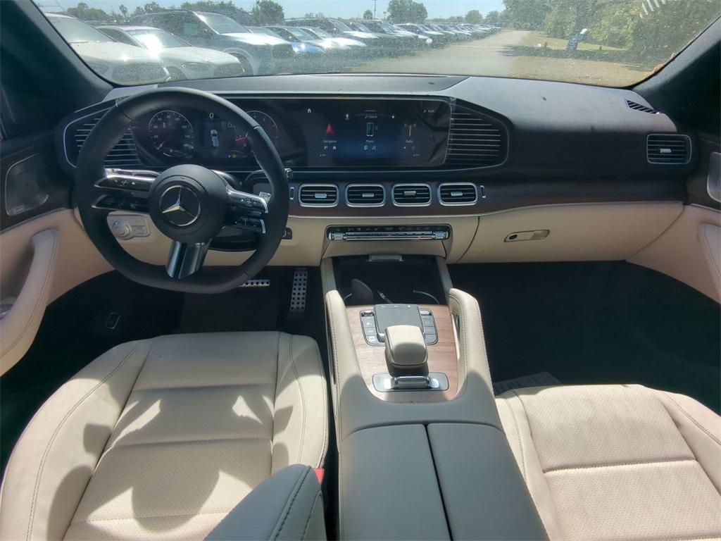 new 2025 Mercedes-Benz GLS 450 car
