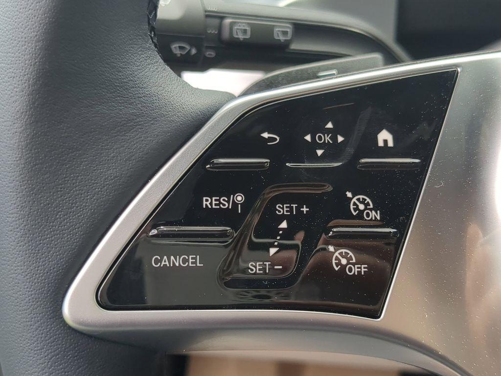 new 2025 Mercedes-Benz GLB 250 car