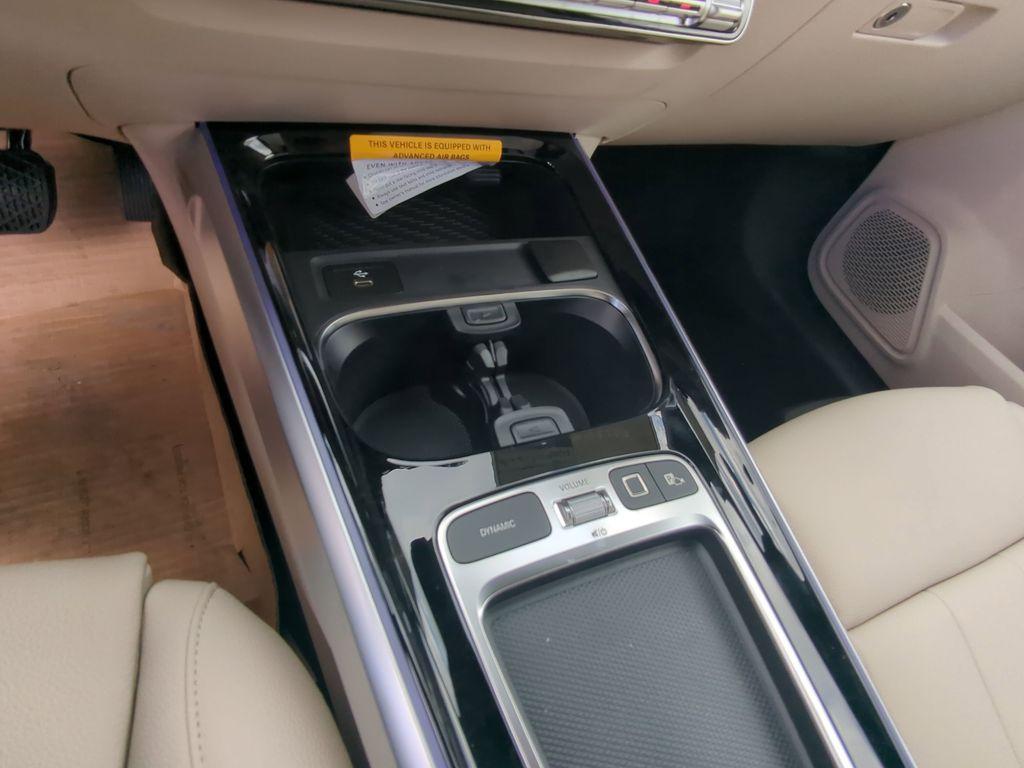 new 2025 Mercedes-Benz GLB 250 car