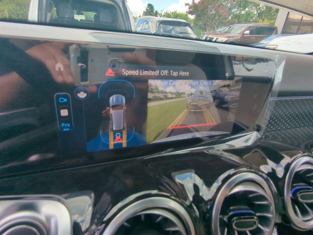 new 2025 Mercedes-Benz GLB 250 car