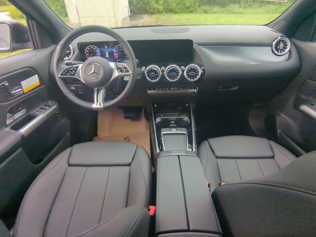 new 2025 Mercedes-Benz GLA 250 car