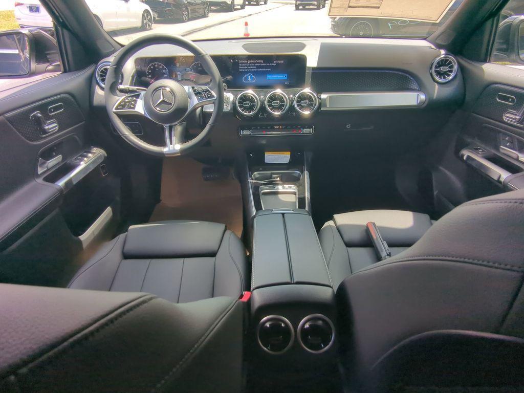 new 2025 Mercedes-Benz GLB 250 car