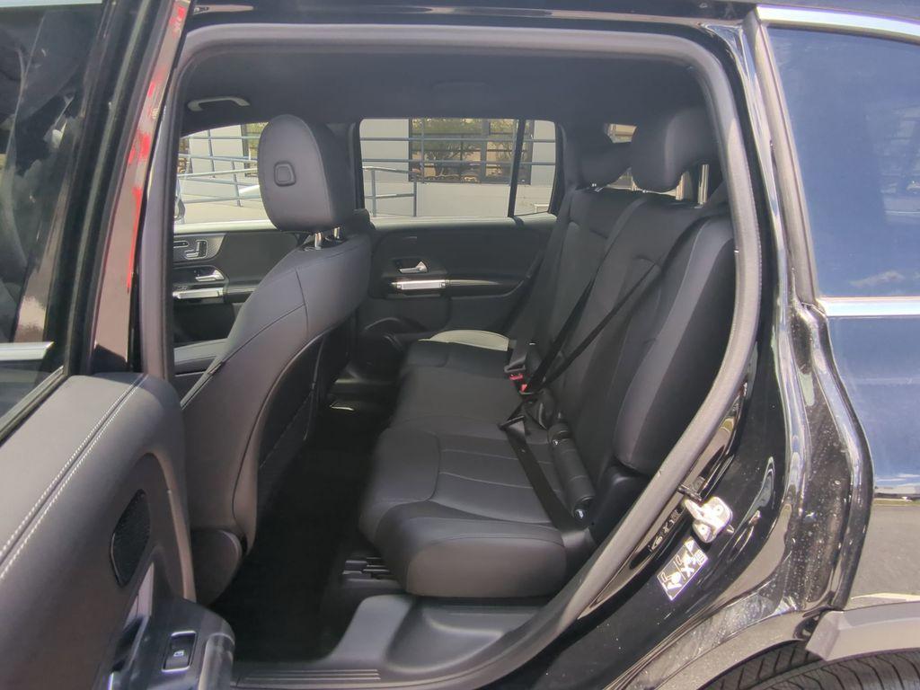 new 2025 Mercedes-Benz GLB 250 car