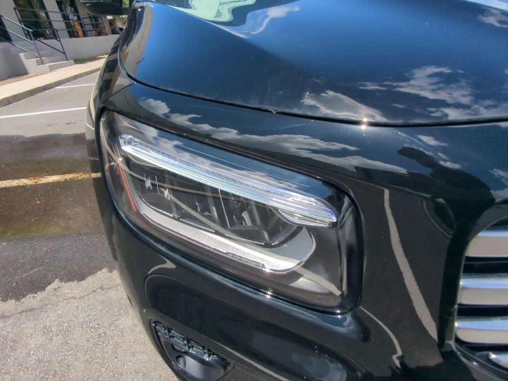 new 2025 Mercedes-Benz GLB 250 car