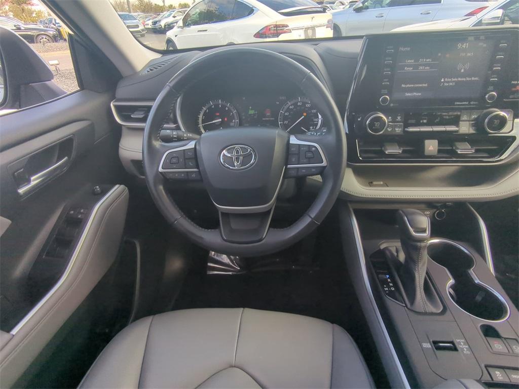 used 2022 Toyota Highlander car, priced at $33,799