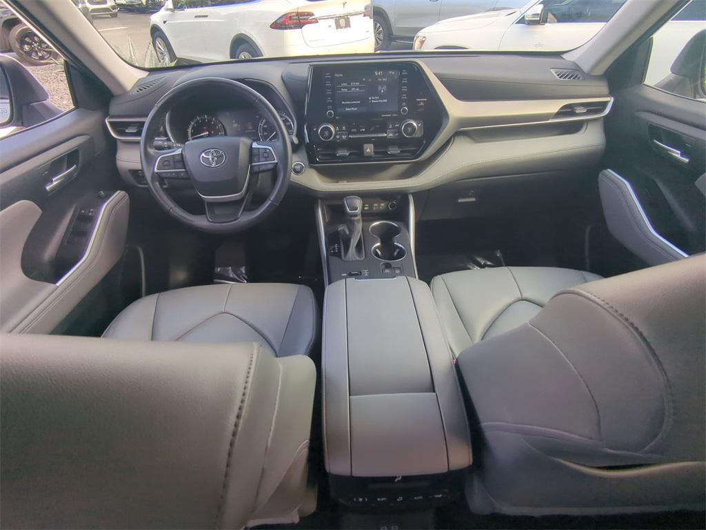 used 2022 Toyota Highlander car, priced at $33,799