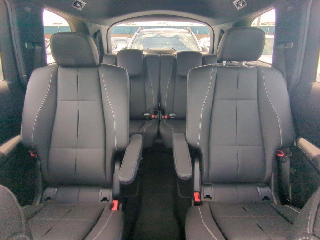 new 2025 Mercedes-Benz GLS 450 car