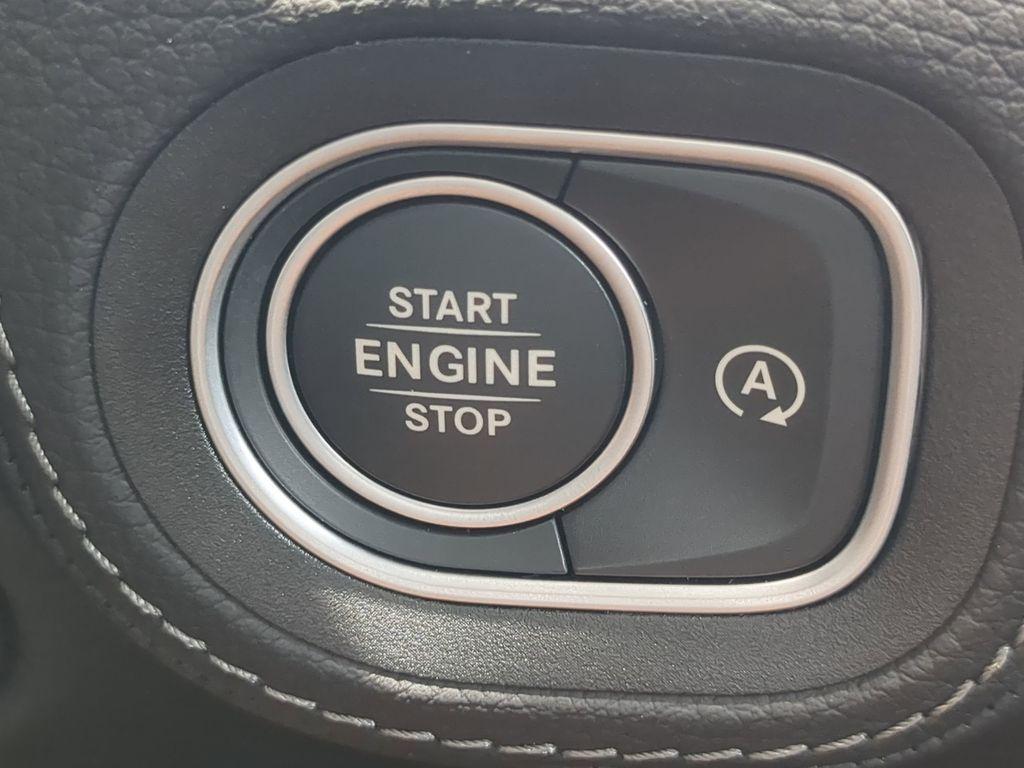 new 2025 Mercedes-Benz GLS 450 car