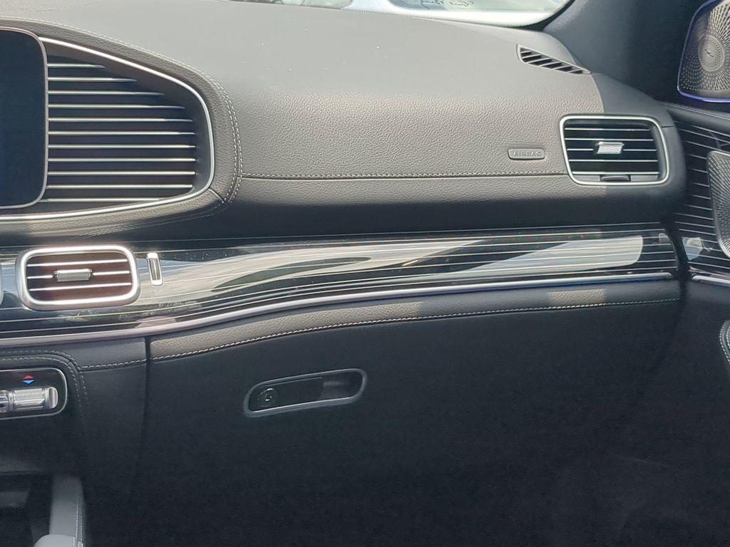 new 2025 Mercedes-Benz GLS 450 car