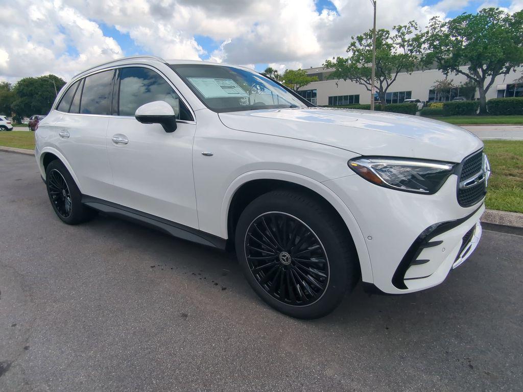 new 2025 Mercedes-Benz GLC 350e car