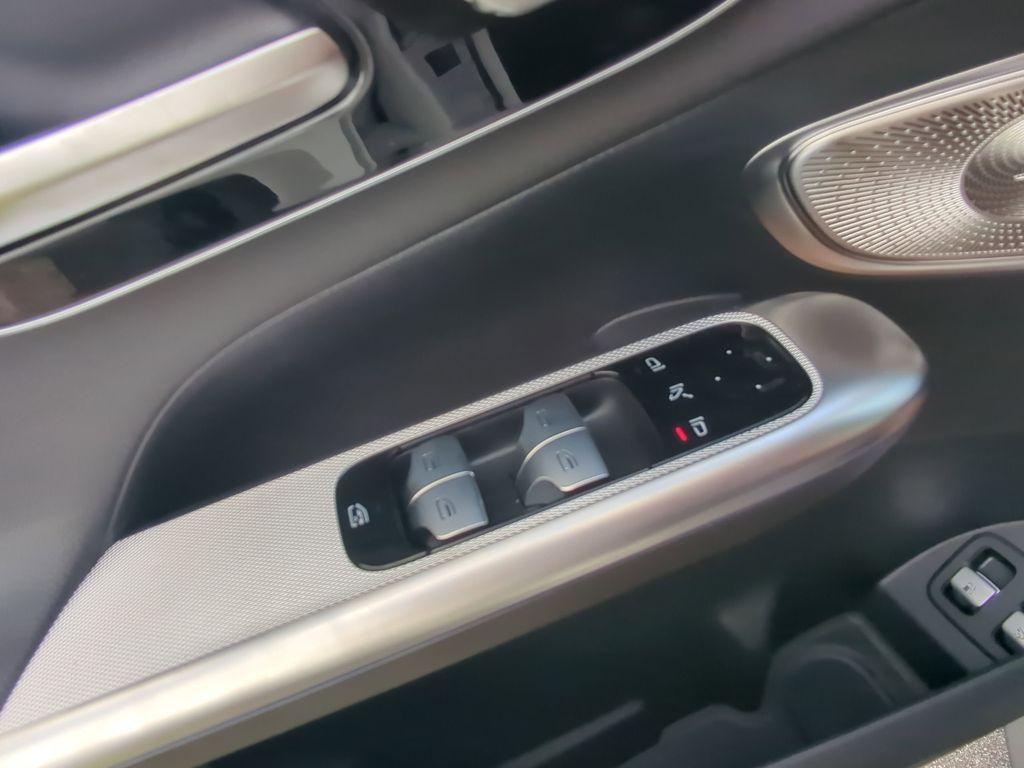 new 2025 Mercedes-Benz GLC 350e car