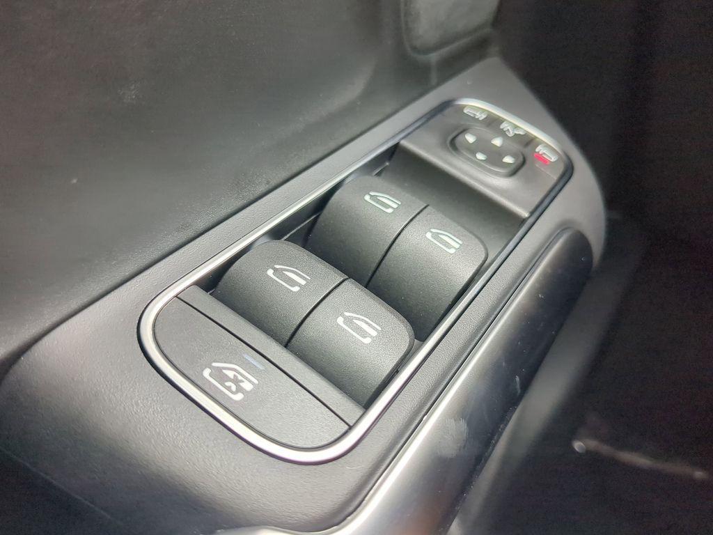 new 2025 Mercedes-Benz GLA 250 car