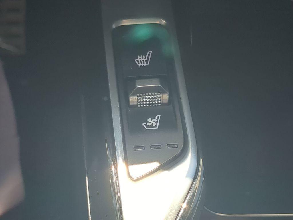 used 2025 Kia Sorento Hybrid car, priced at $37,194