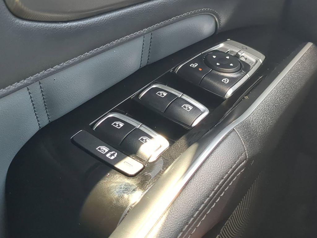 used 2025 Kia Sorento Hybrid car, priced at $37,194