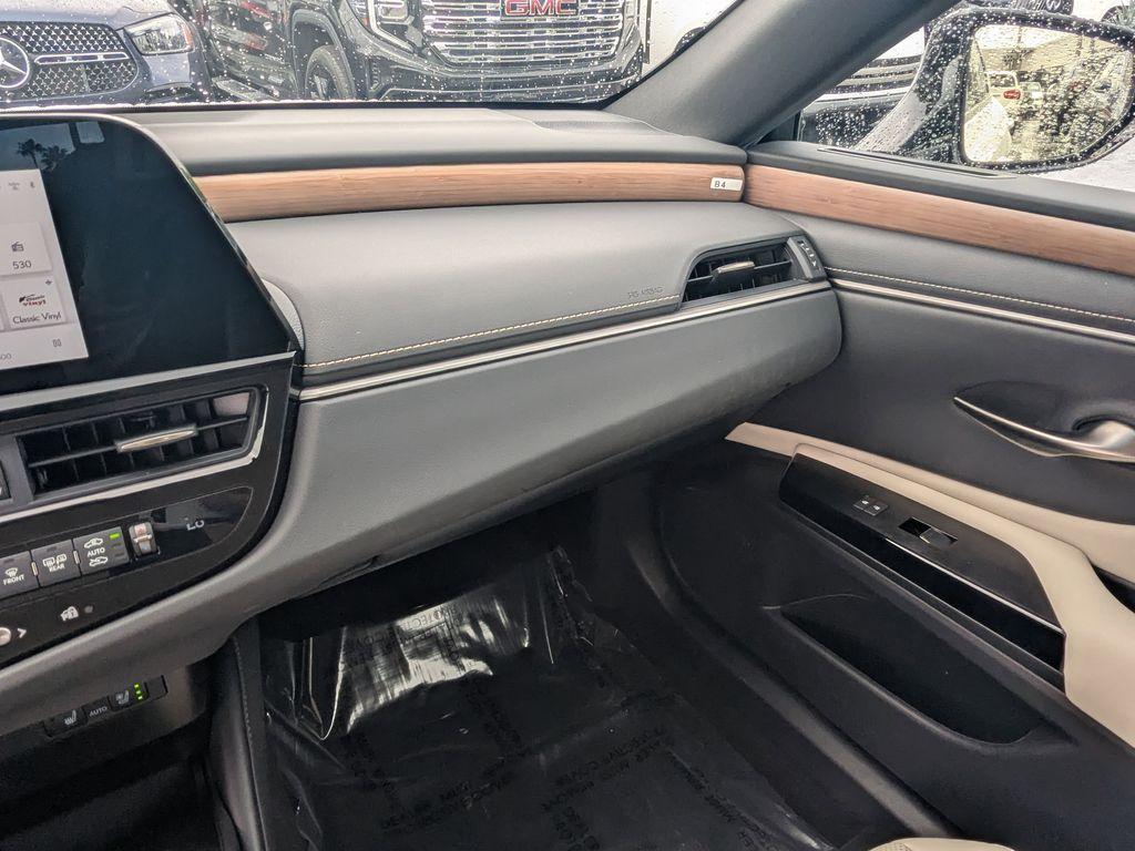 used 2024 Lexus ES 350 car, priced at $39,192