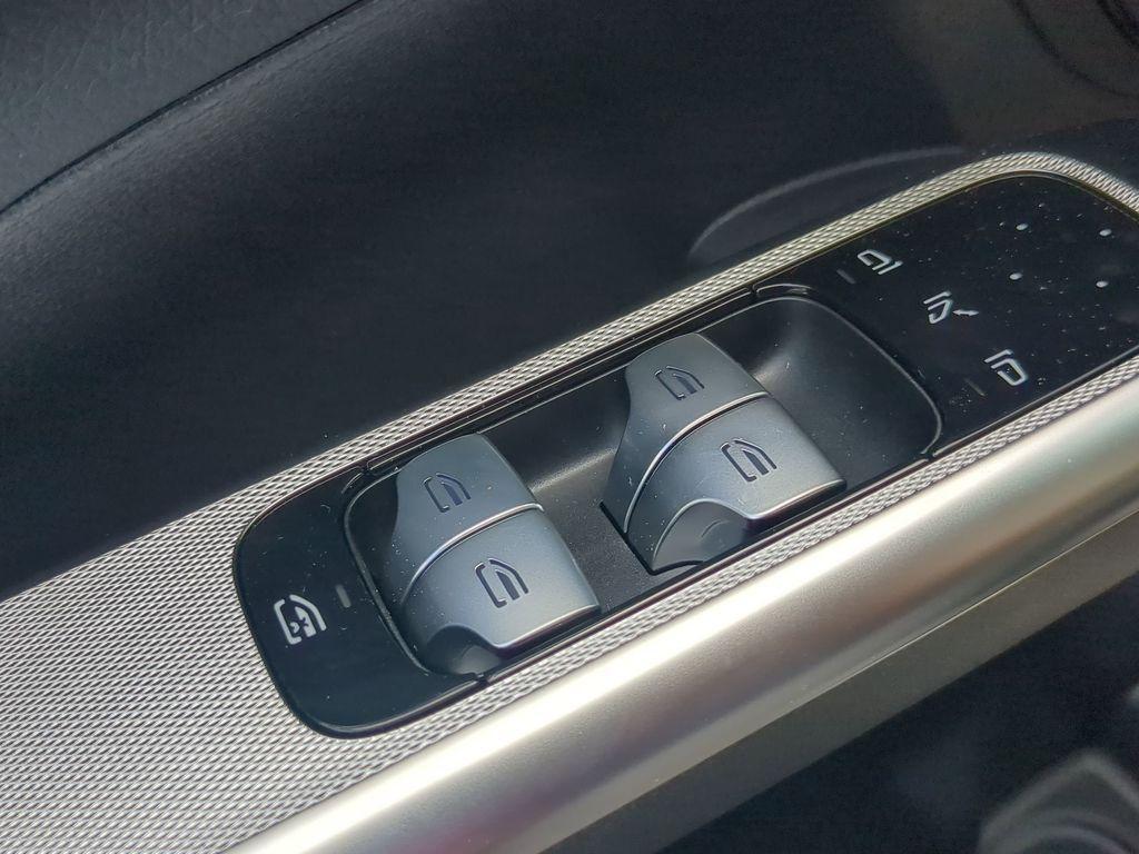 new 2025 Mercedes-Benz GLC 350e car