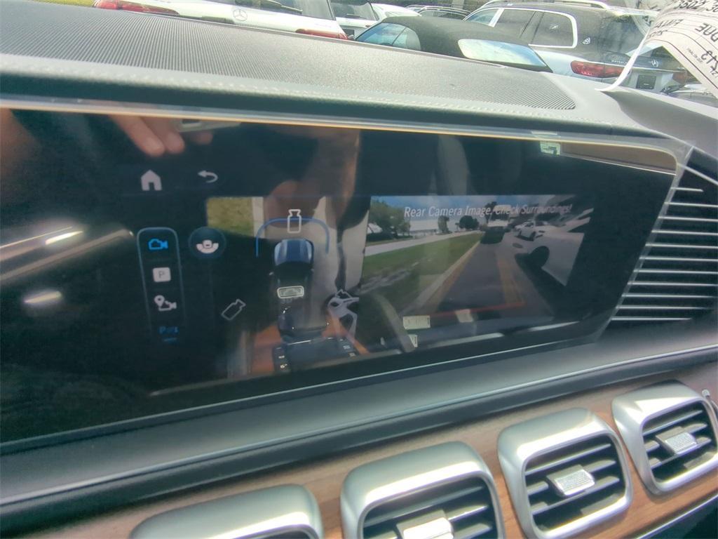 new 2025 Mercedes-Benz GLS 450 car