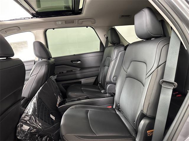 new 2025 Nissan Pathfinder car, priced at $41,338