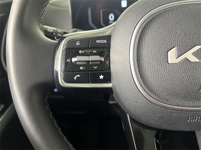 used 2024 Kia Sorento car, priced at $38,377
