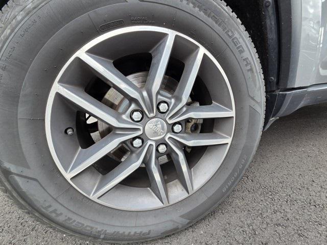 used 2017 Jeep Grand Cherokee car, priced at $15,989