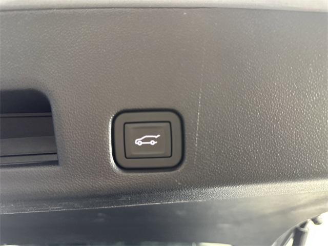 used 2025 Chevrolet Traverse car, priced at $37,877