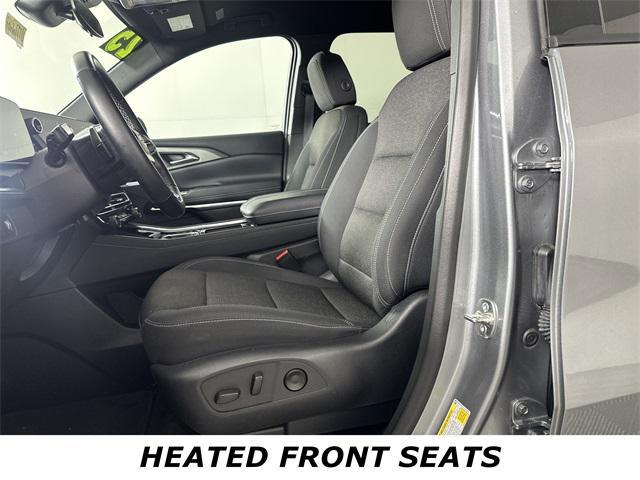 used 2025 Chevrolet Traverse car, priced at $37,877