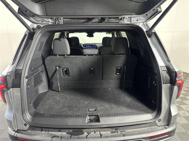 used 2025 Chevrolet Traverse car, priced at $37,877