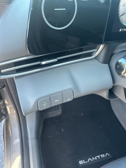 used 2023 Hyundai Elantra car