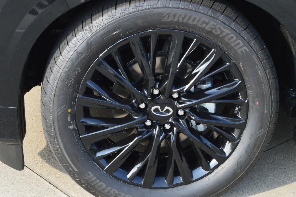 new 2025 INFINITI QX80 car, priced at $121,720