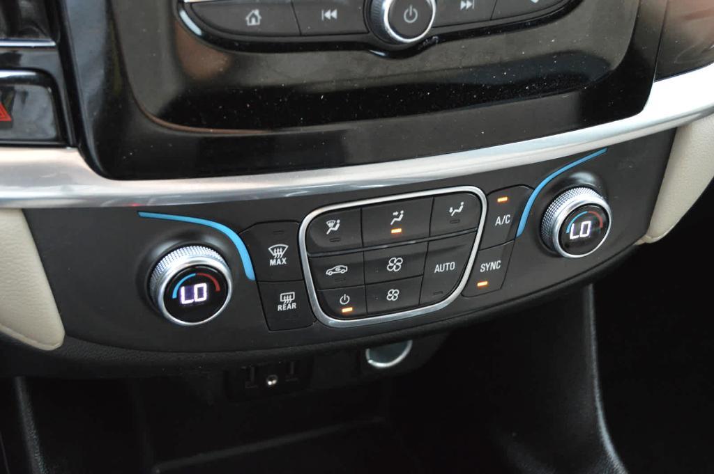 used 2022 Chevrolet Traverse car, priced at $26,991