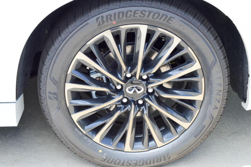 new 2025 INFINITI QX80 car, priced at $112,795
