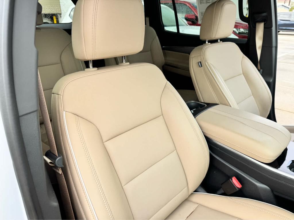 used 2025 Buick Enclave car, priced at $38,999